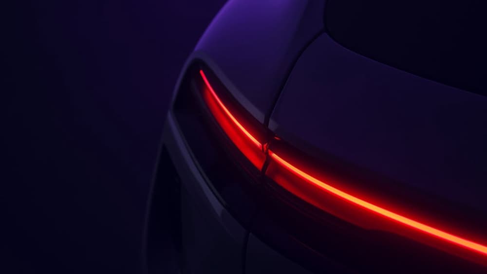 ポルシェ、630 hp、270 kW 充電の電動マカン ターボを 105,300 米ドルから発表