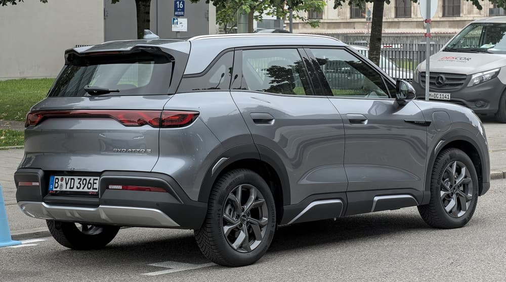 Canada Cuts Tariff on Chinese EVs to 6.1% Under a 49,000-Vehicle Quota