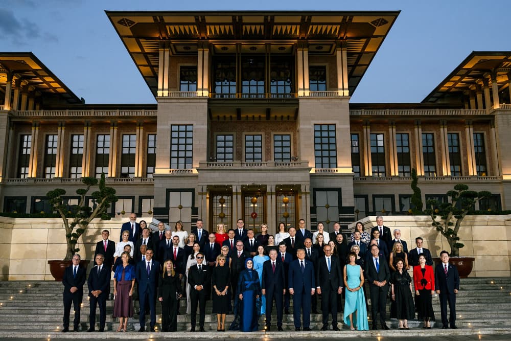 Les dirigeants de l'OTAN se réunissent à Ankara et promettent 70 milliards d'euros à l'Ukraine