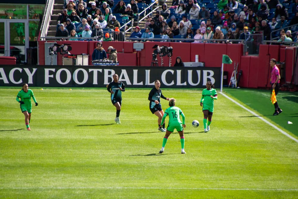 Boston Legacy FC 在吉列体育场 30,207 名观众面前迎来 NWSL 首秀