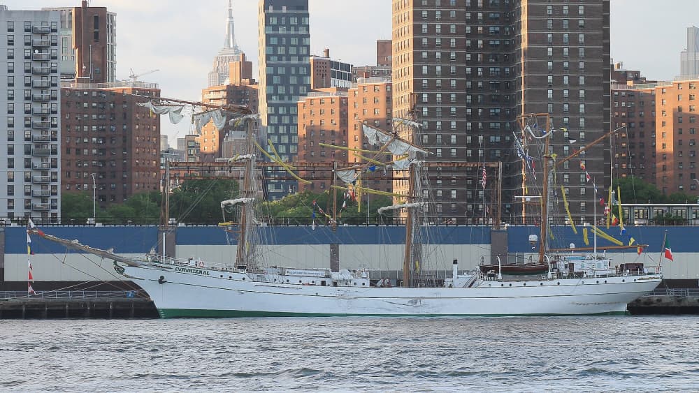 Mexican Navy Tall Ship Cuauhtémoc Strikes the Brooklyn Bridge