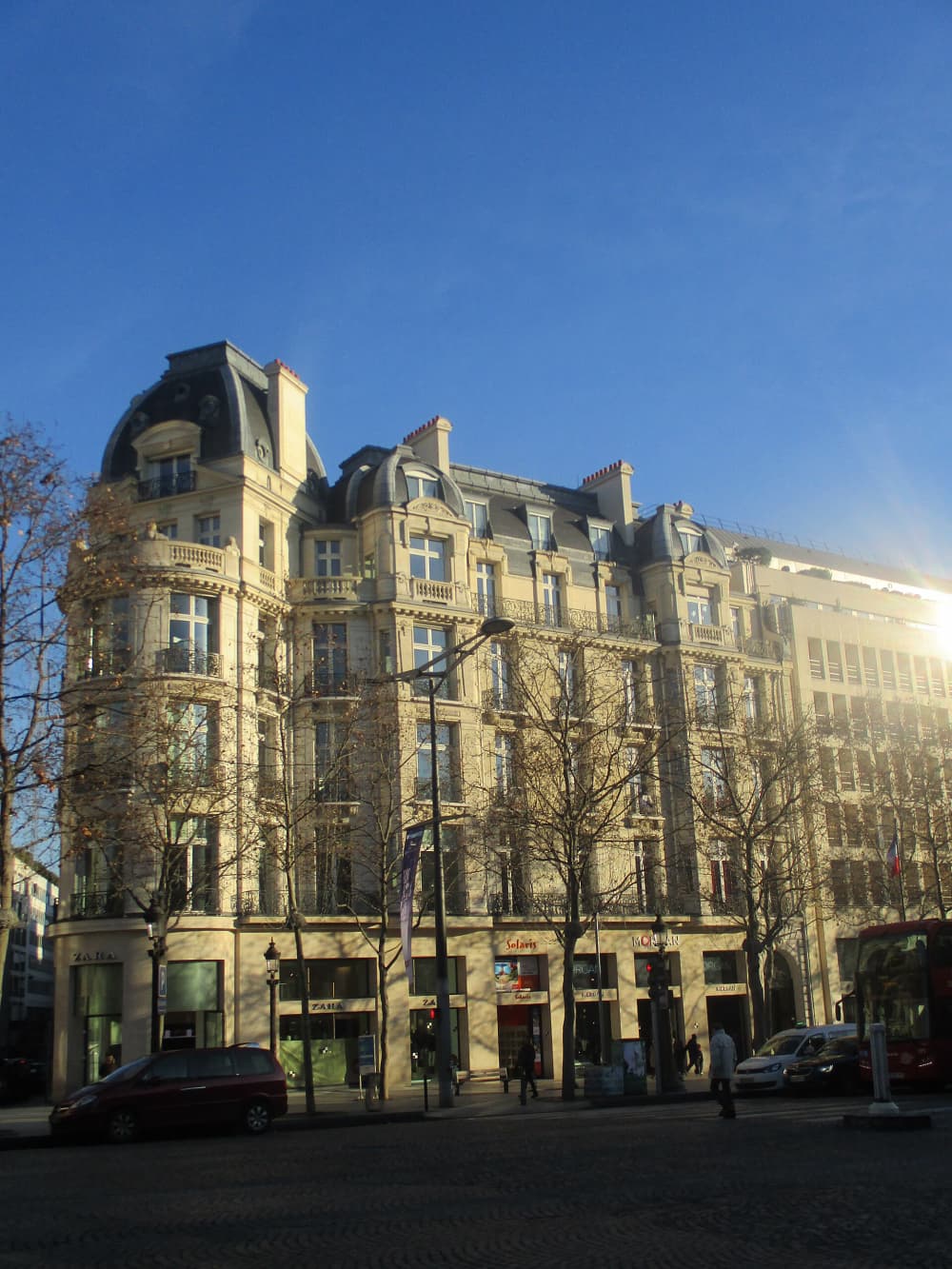 Alo Yoga Plans Its First French Store on the Champs-Élysées