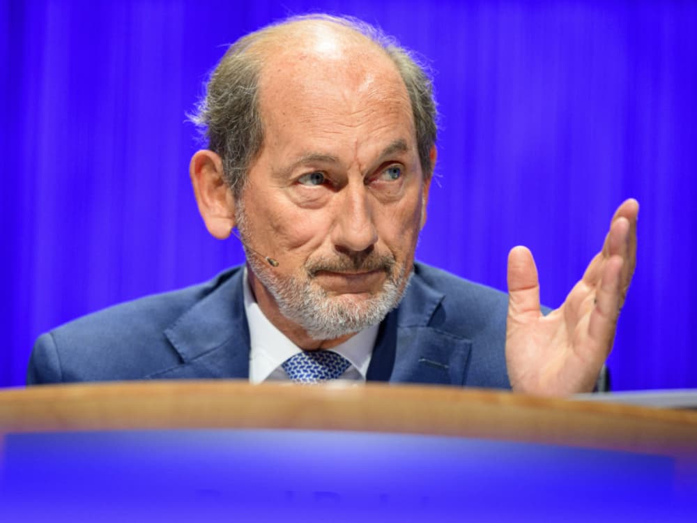 Pablo Isla Becomes Nestlé Chairman as Paul Bulcke Leaves Early
