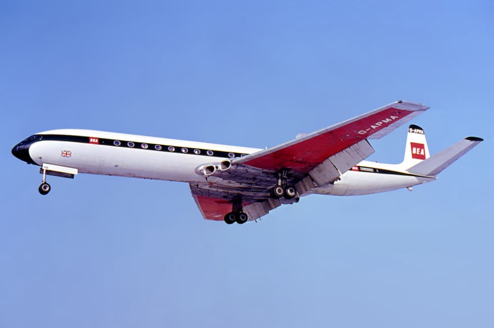 The de Havilland Comet Opens the World’s First Jet Airliner Service